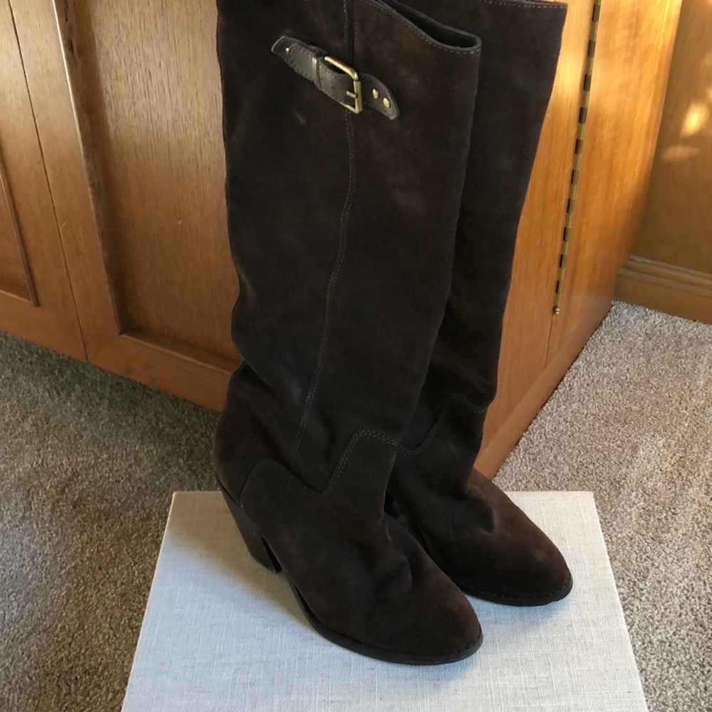 Kelsi Dagger tall genuine suede espresso brown boot wood heel inside zip 7.5